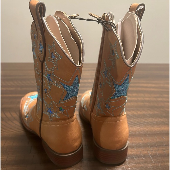 Faux Leather Cowgirl boots. Kids Size 2.               Cowgirl/ Halloween - Picture 4 of 8
